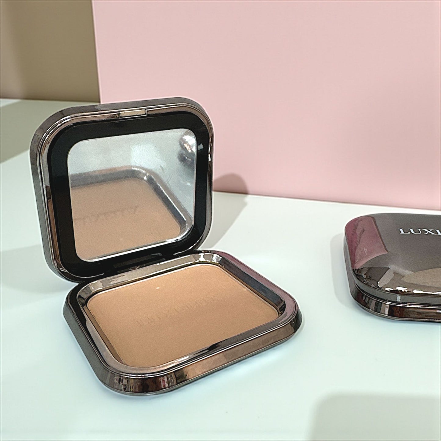 LUXELUX Puder Prasowany 12g – Długotrwały Mat i Naturalne Krycie