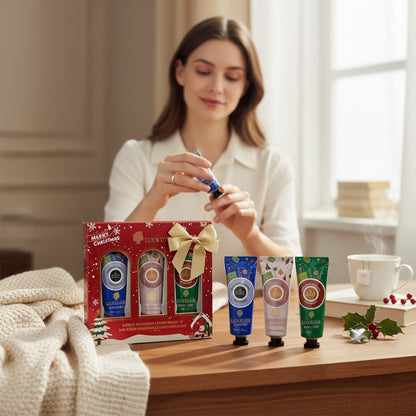 LUXELUX Świąteczny zestaw kremów do rąk 3×25 g – kokos, truskawka i wanilia. Nawilża, wygładza i otula dłonie świątecznym aromatem.