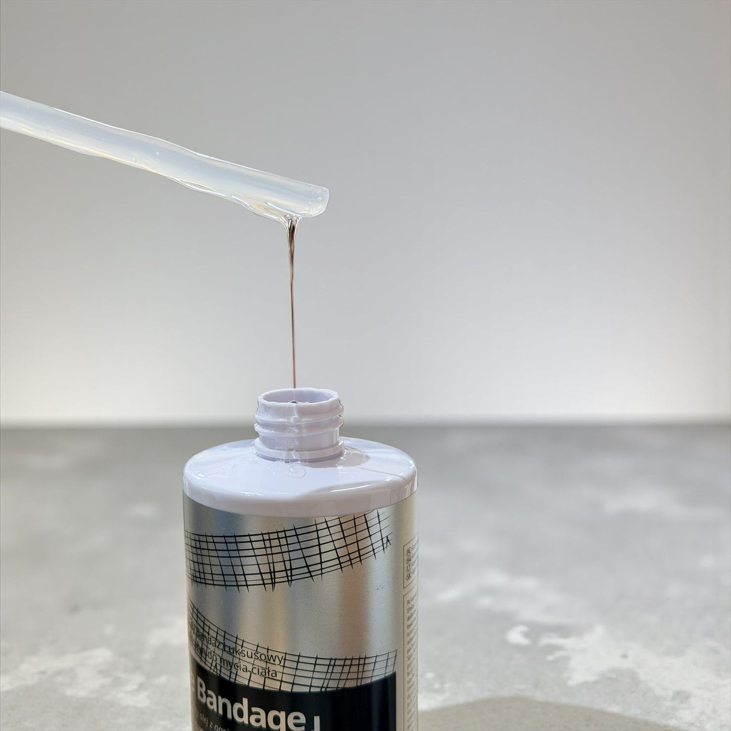 White Bandage Luksusowy żel pod prysznic – lekki, świeży cytrusowo-owocowy zapach 400 ml