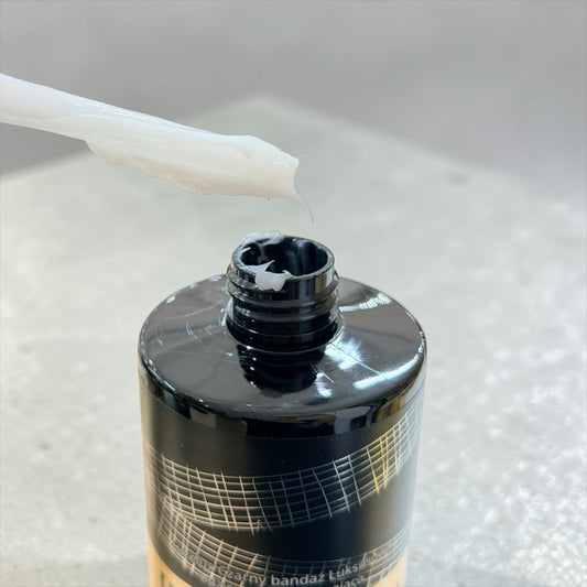 Black Bandage Perfumowana odżywka nawilżająco-nabłyszczająca o luksusowym, kwiatowo-perfumowym zapachu 400 ml