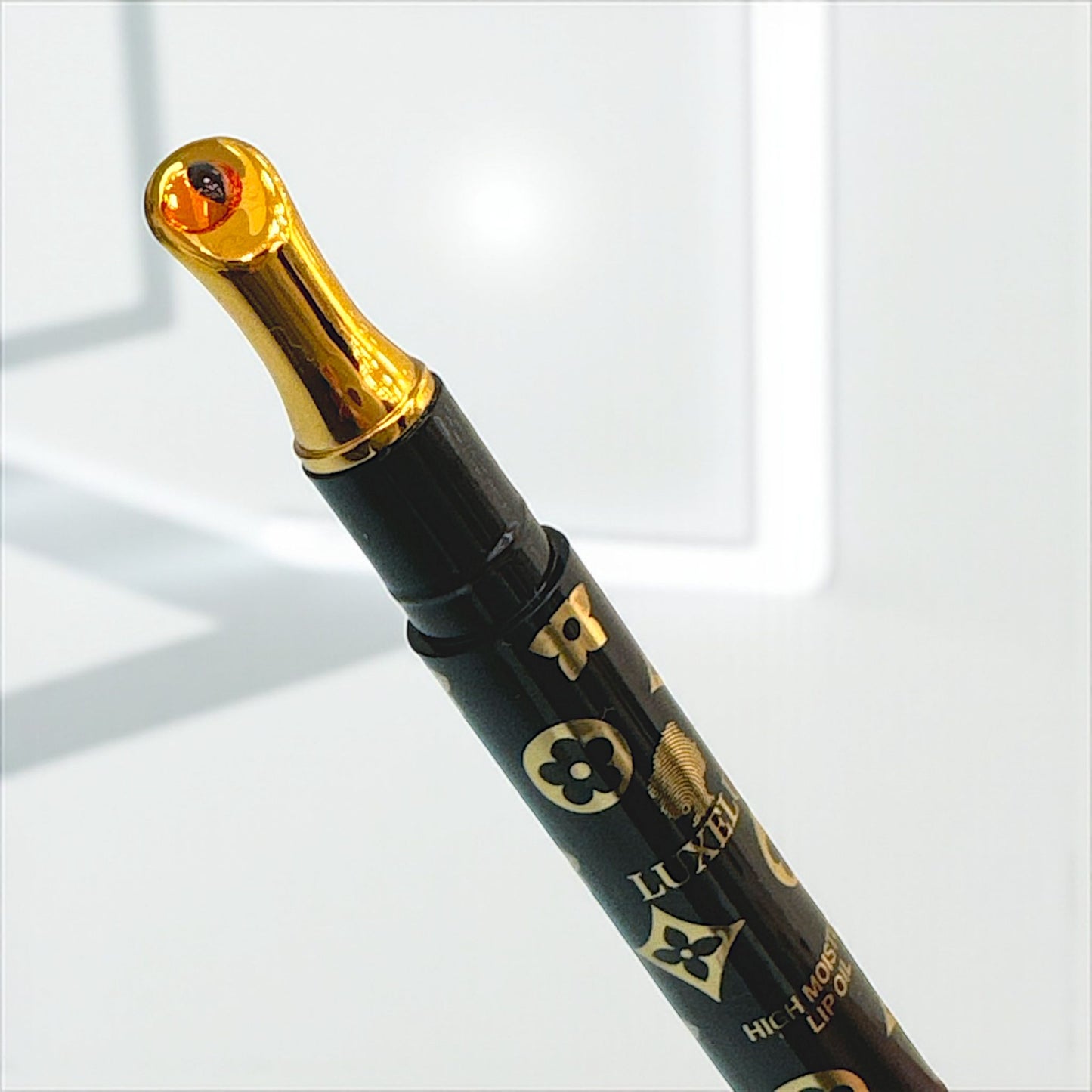 Luxelux High Moisture Lip Oil 2 ml – obrotowy aplikator