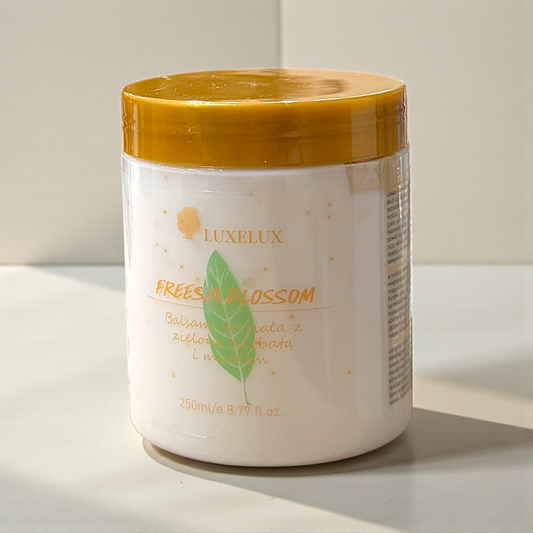 Luxelux Fresh Blossom – balsam do ciała z frezją, zieloną herbatą i miodem (250 ml)