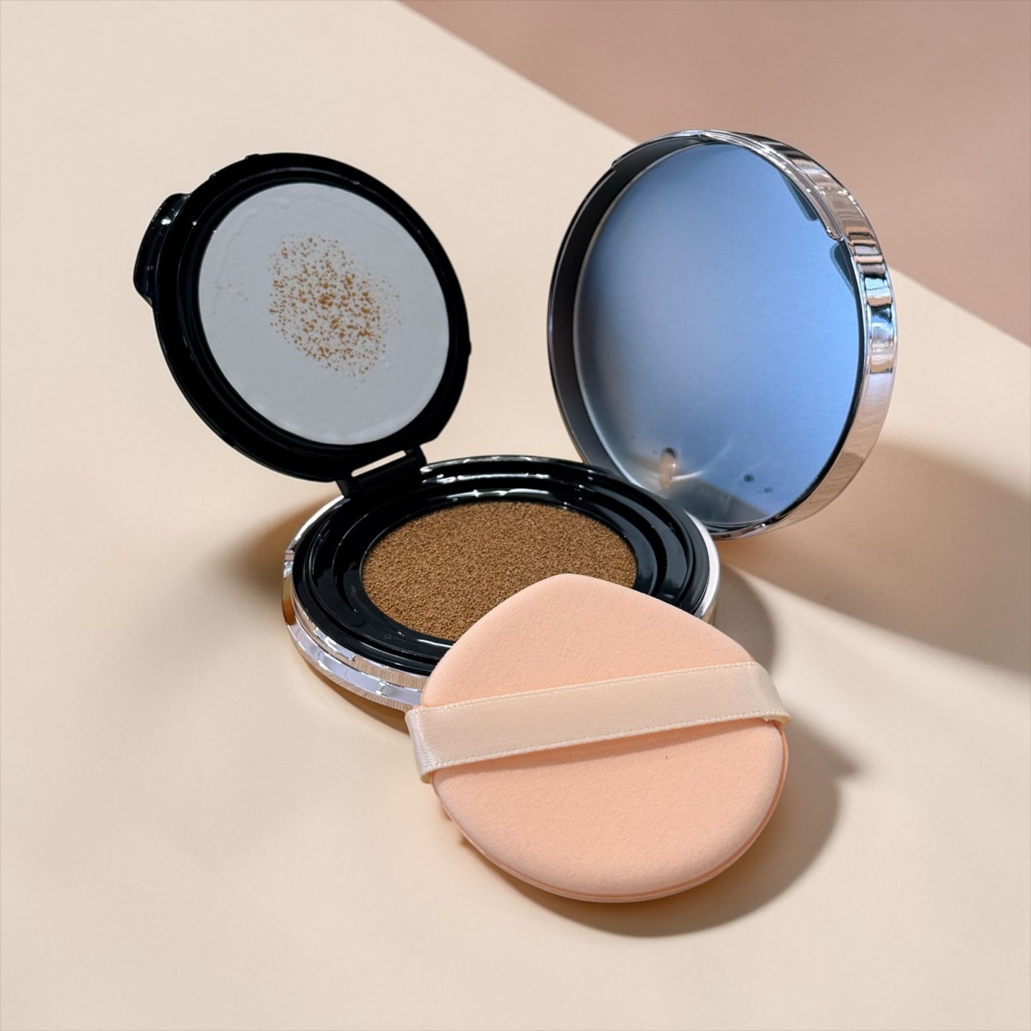 LUXELUX Pink – Lekki całodzienny podkład cushion z trwałym efektem, ciemniejszy odcień